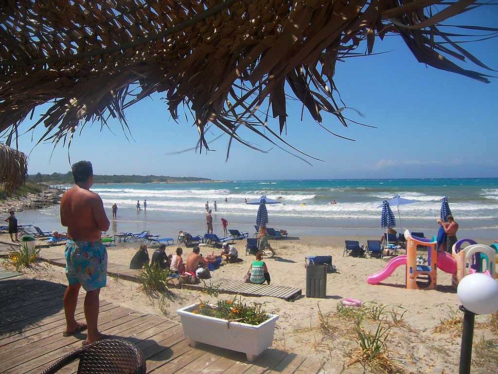 Molos beach bar