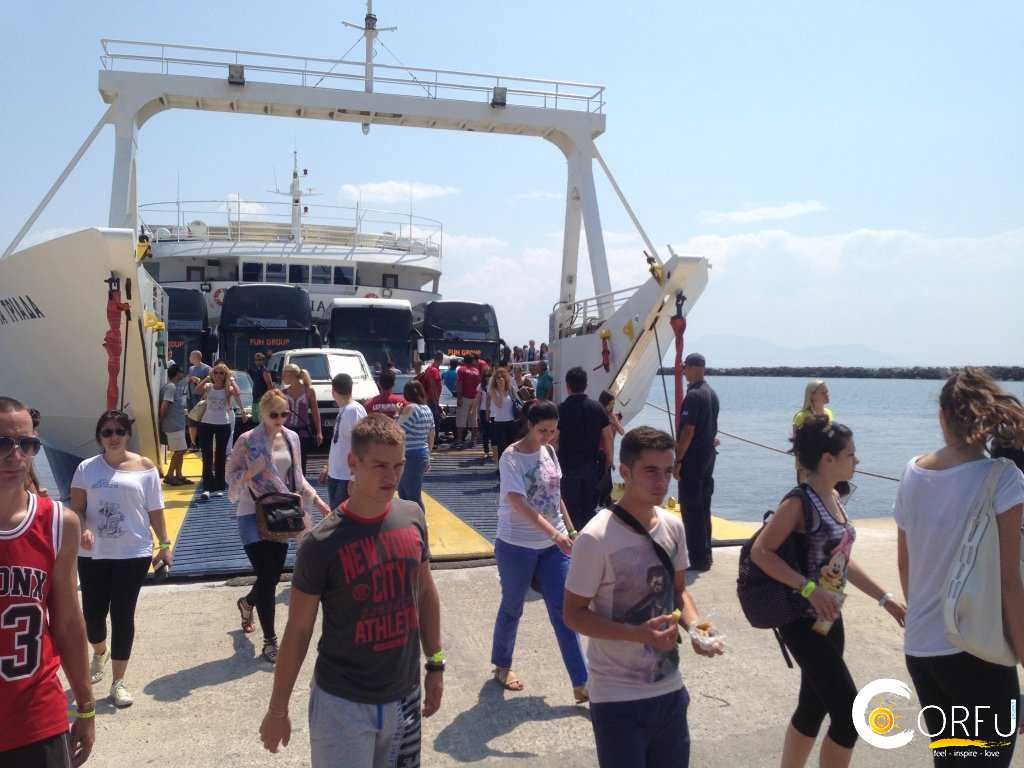 Traveler: Nikos Kouris at El puerto de Lefkimmi
